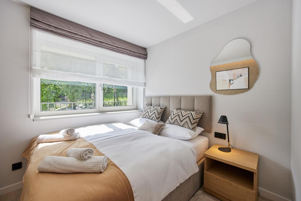 Everest Apartamenty ชเจอร์ค ภายนอก รูปภาพ
