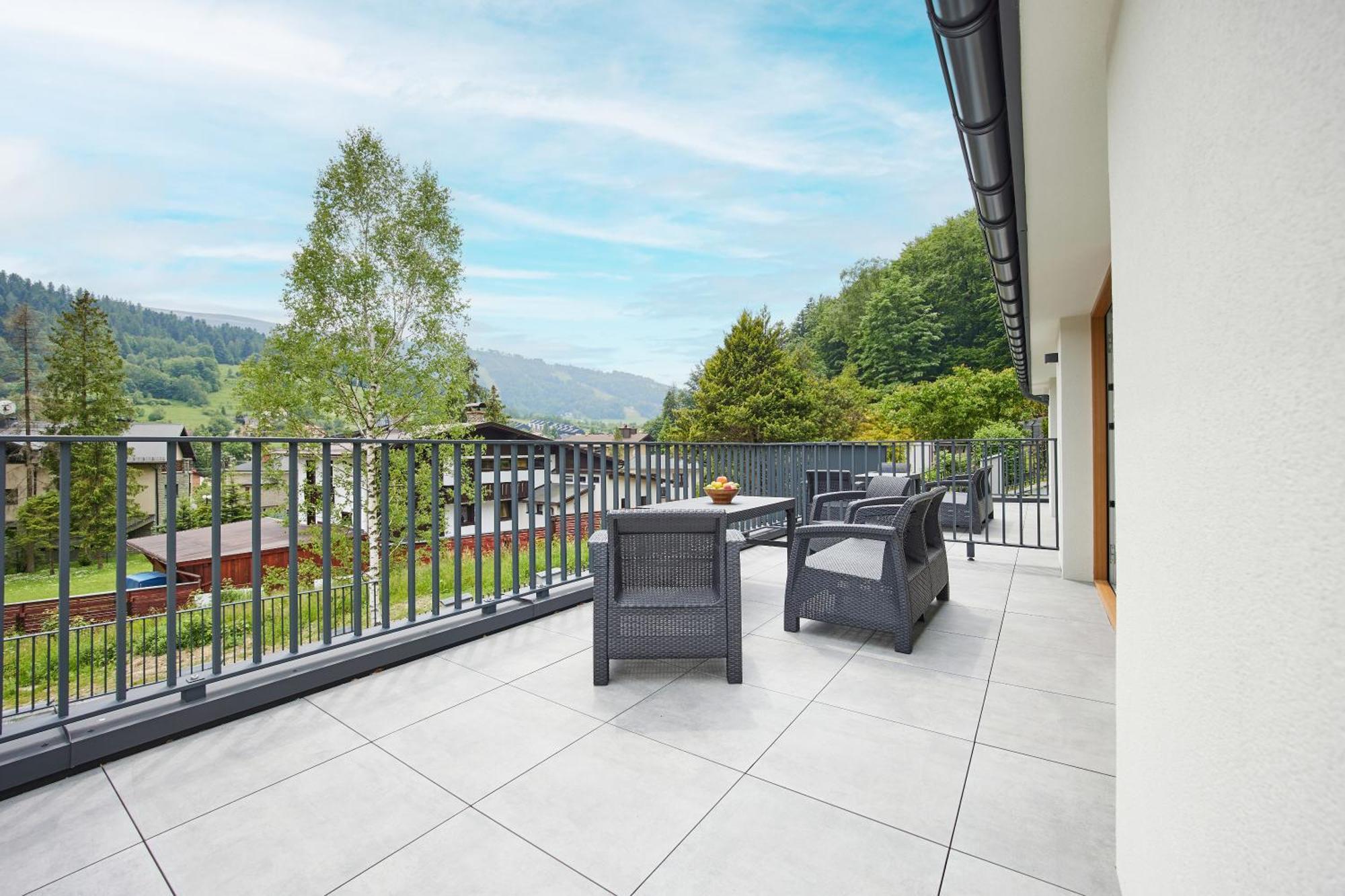 Everest Apartamenty ชเจอร์ค ภายนอก รูปภาพ