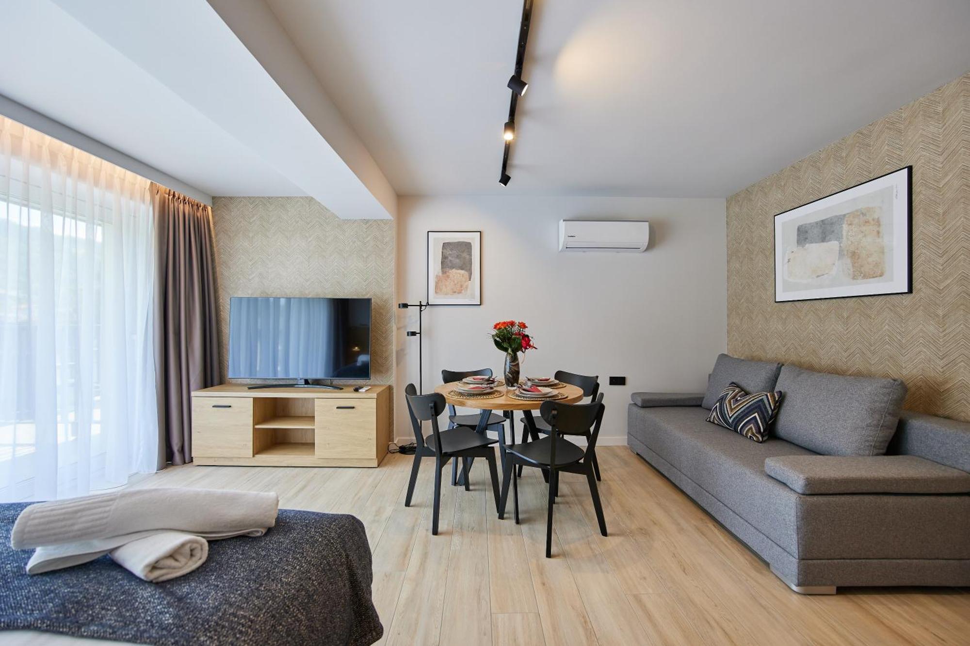 Everest Apartamenty ชเจอร์ค ภายนอก รูปภาพ