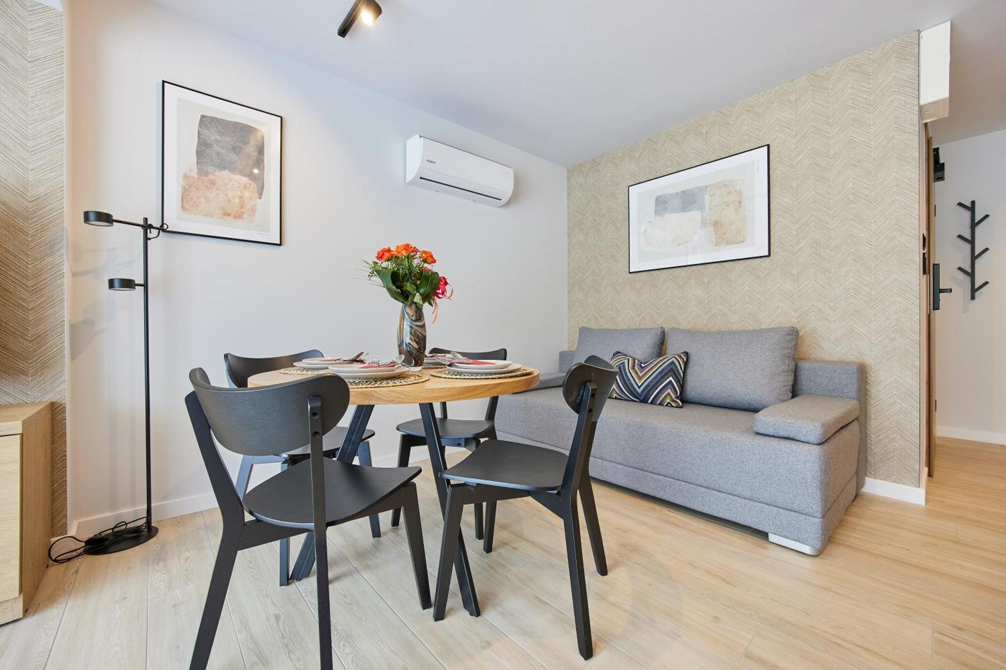 Everest Apartamenty ชเจอร์ค ภายนอก รูปภาพ