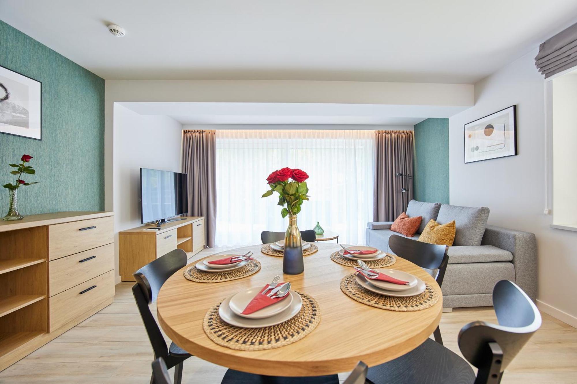 Everest Apartamenty ชเจอร์ค ภายนอก รูปภาพ